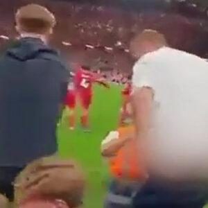 anfieldda esek sakasi gol sevinci kursaginda kaldi v4R85D7a