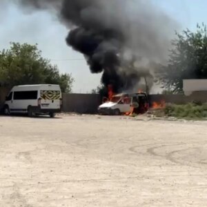 nusaybinde park halindeki arac yandi Zj9k4zYV