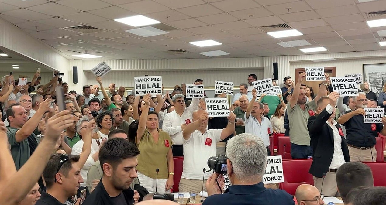 aydinda gerilim dinmiyor chpliler toplantiya alinmadi salona polis girdi Ob8lFpGj