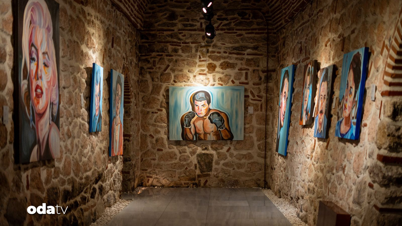 ayse betilden pop atmosferli sergi rtcB2Gdj