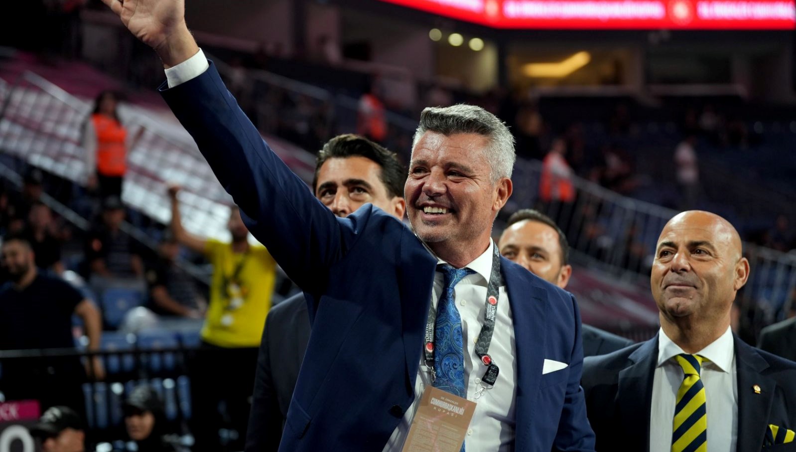 ben degil ali bey kupayi kaldirsin demisti sadettin saran finalde takimini yalniz birakmadi XFCON4By