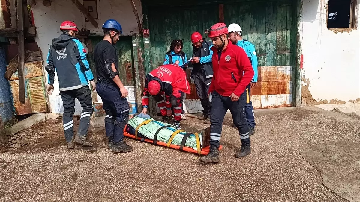 bilecikte deprem tatbikati yapildi 5GUO5X5k.jpg