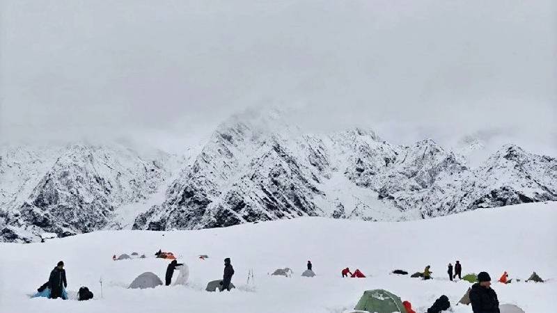 everestte mahsur kalan bin dagci gunler sonra kurtarildi K6SgtS8l