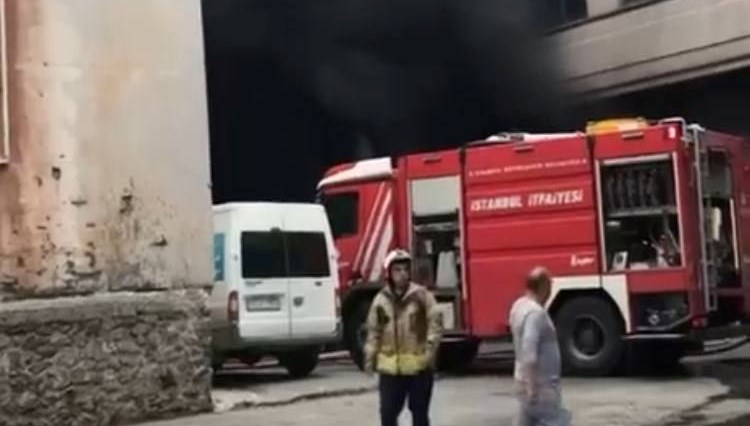 eyupsultanda is yeri yangini 9NRf6bdL