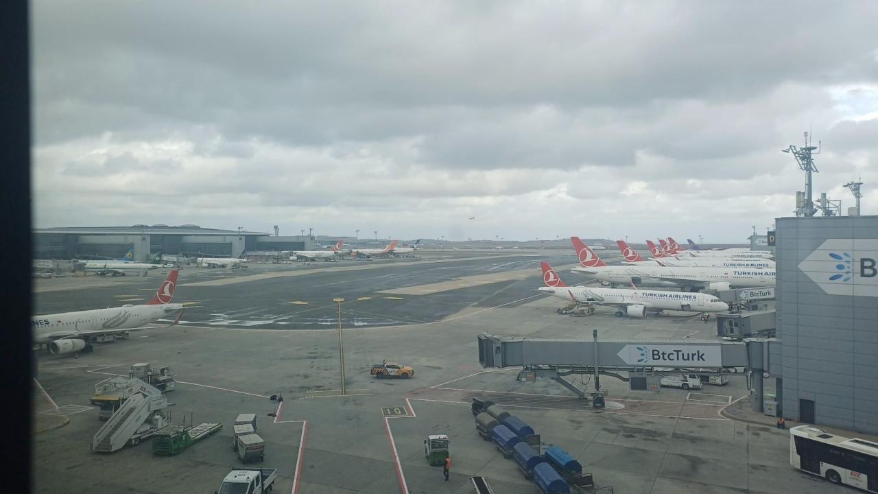istanbulda hava ulasimina ruzgar engeli ucaklar havada tur atti tdYDepNJ