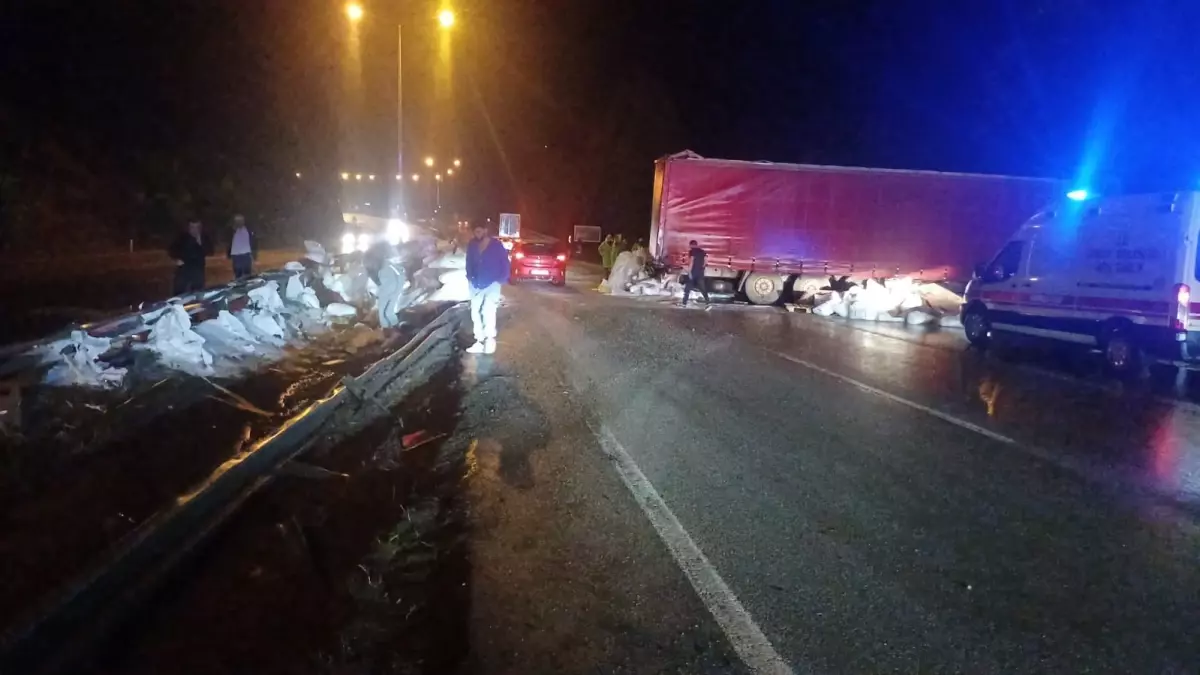 kavakta tir bariyerlere carpti fBtxXQnh