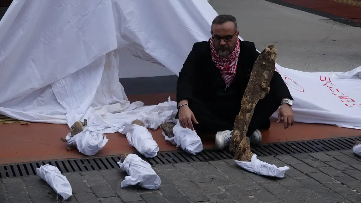 kemal saglamdan gazzeye dikkat cekme eylemi 9Jedimlt