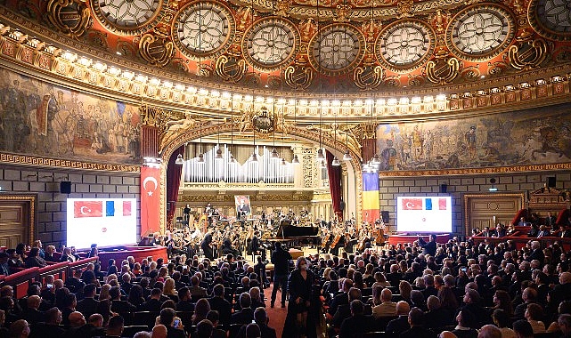 istanbul devlet senfoni orkestrasi cumhuriyetin 102 yil coskusunu romanyada yasatti NlxmHan4.jpg