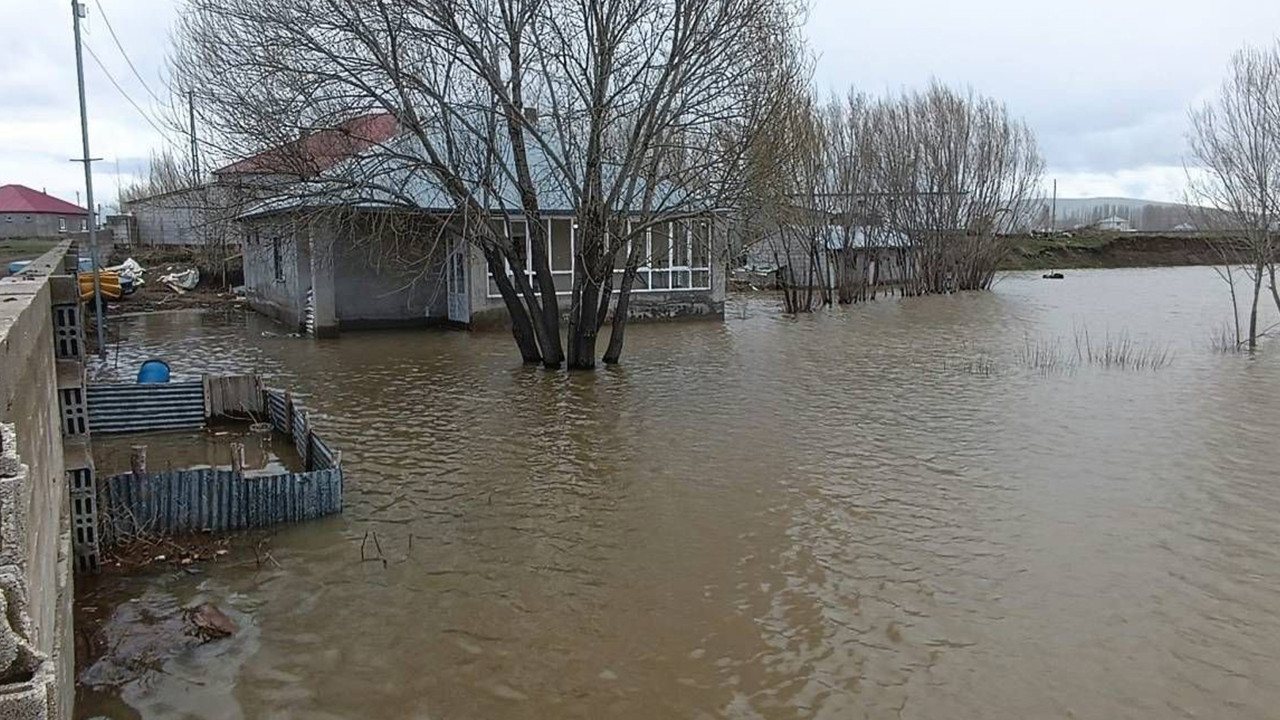 Ağrı’daki Sağanak Yağışlar Dere Taşkınına Neden Oldu